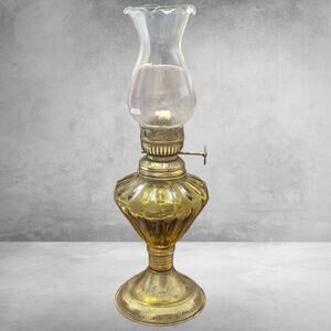 vintage Amber Glass oil lamp, kerosene lamp,ruffled globe,cottage